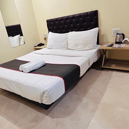 U Life Hotel Mumbai Eksteriør bilde