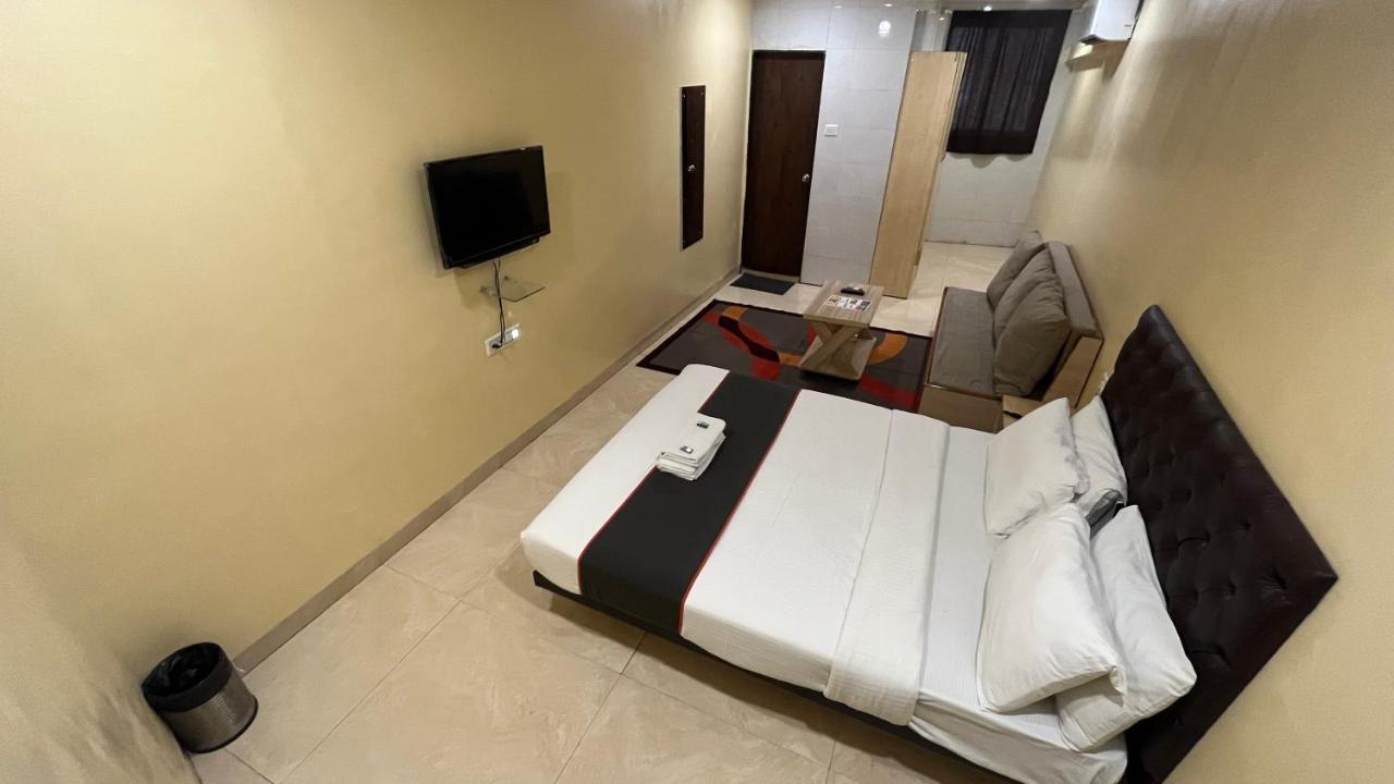 U Life Hotel Mumbai Eksteriør bilde