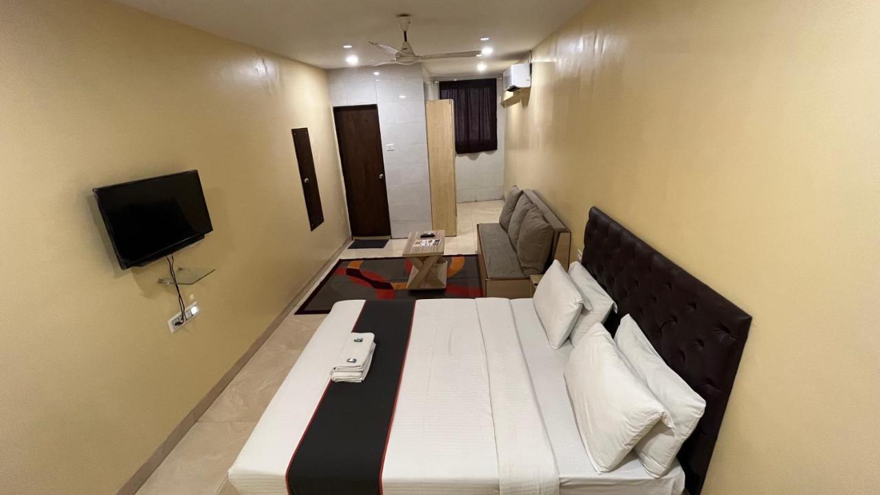 U Life Hotel Mumbai Eksteriør bilde