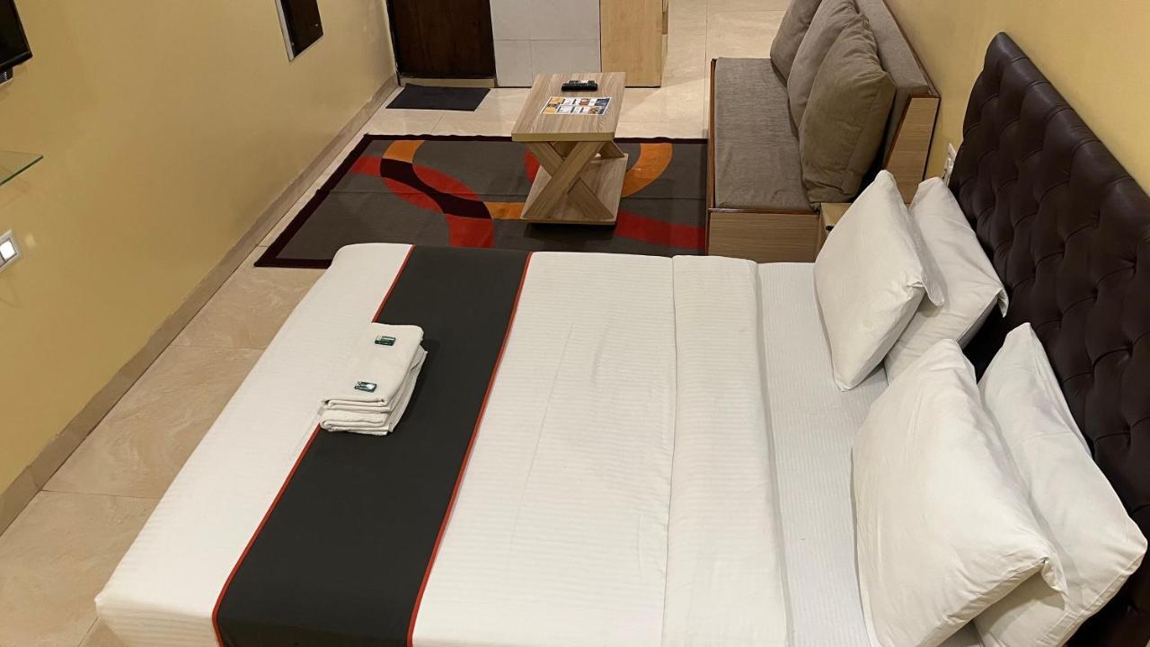 U Life Hotel Mumbai Eksteriør bilde