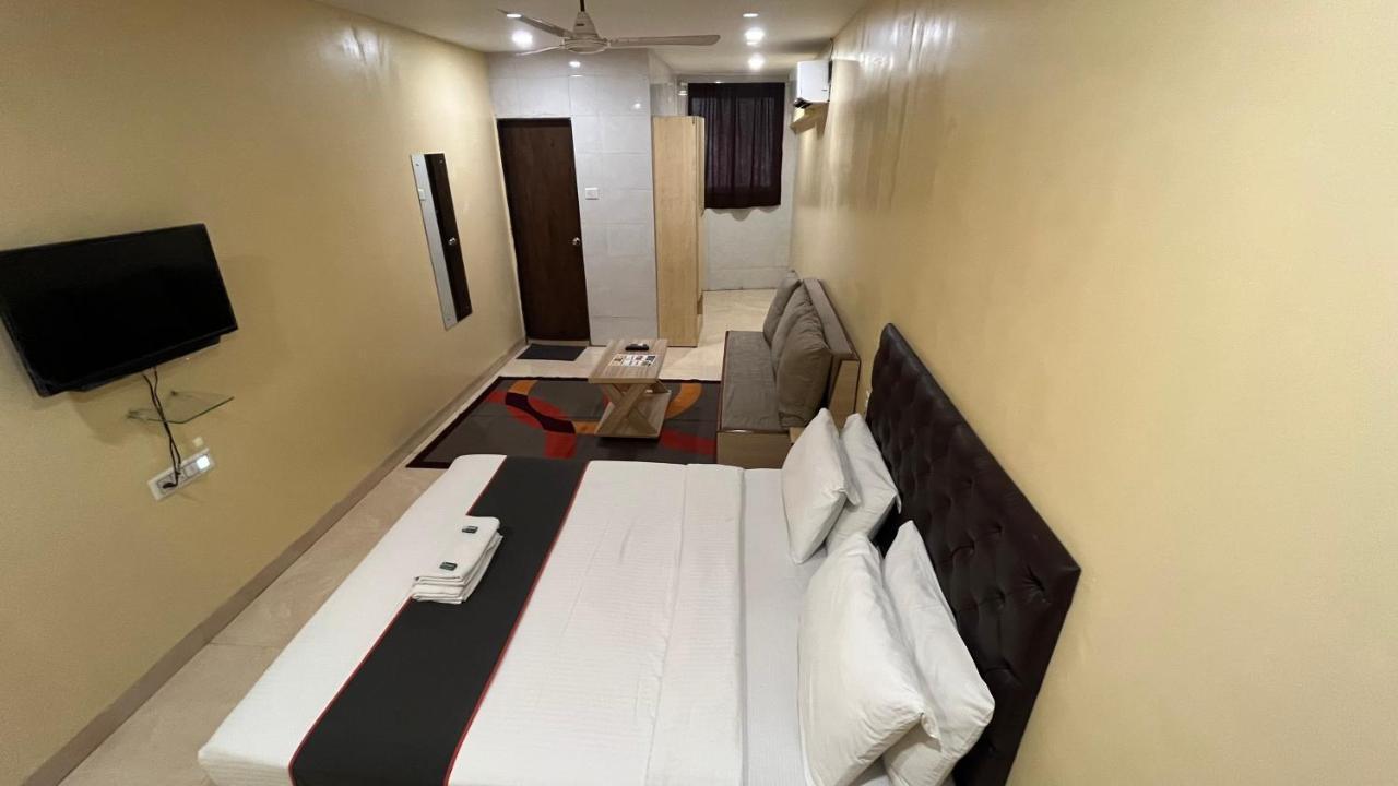 U Life Hotel Mumbai Eksteriør bilde