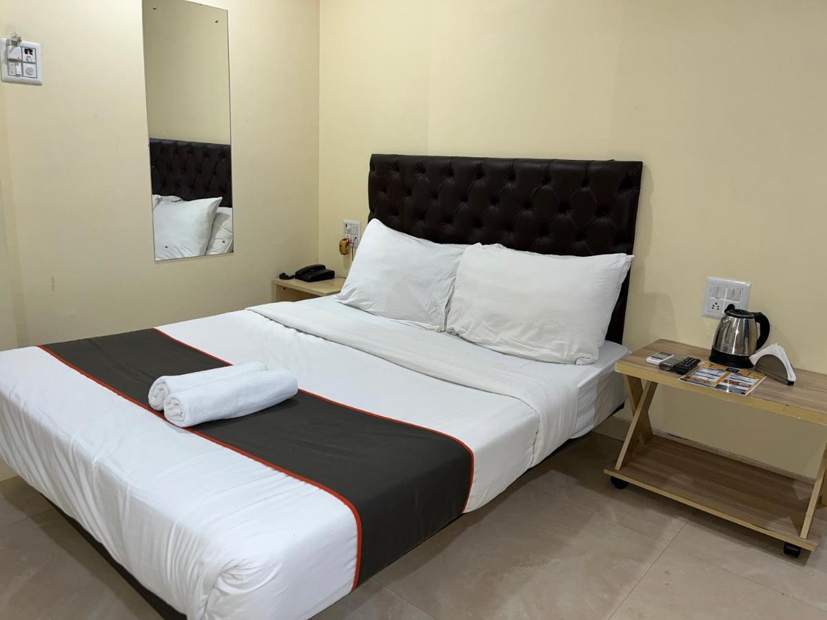 U Life Hotel Mumbai Eksteriør bilde